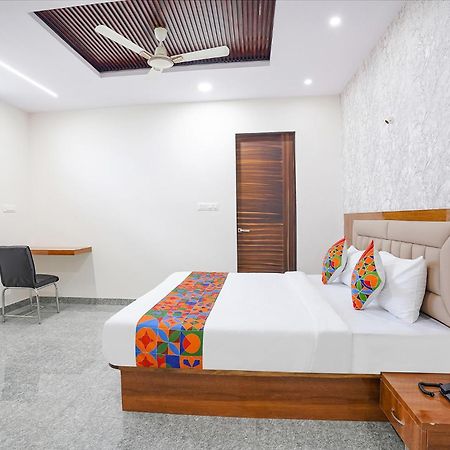 העיר בנגלור Fabhotel Platinum Palace - Nr Magadi Main Road מראה חיצוני תמונה