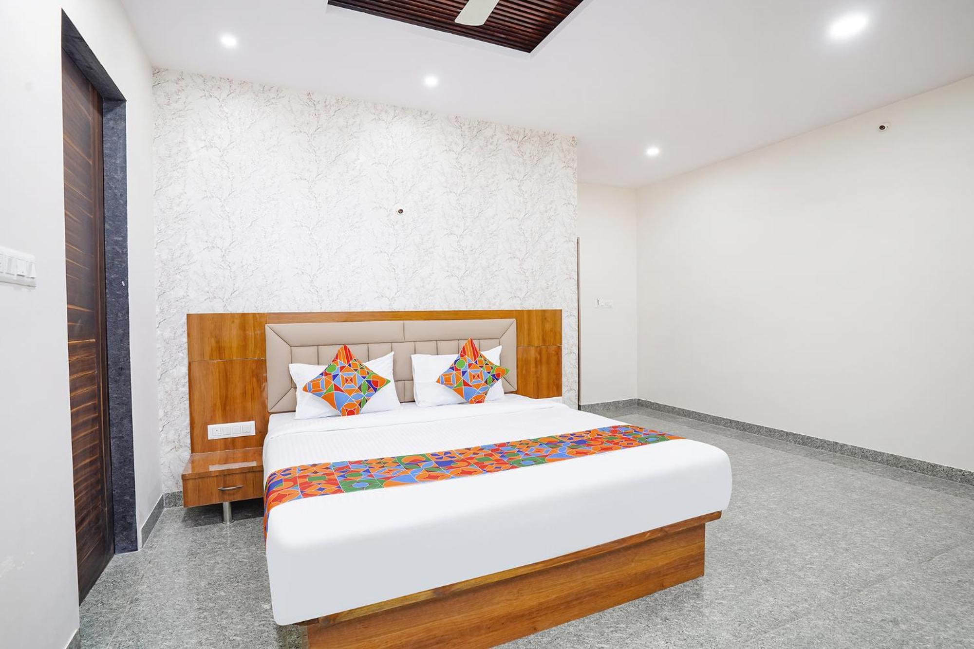 העיר בנגלור Fabhotel Platinum Palace - Nr Magadi Main Road מראה חיצוני תמונה