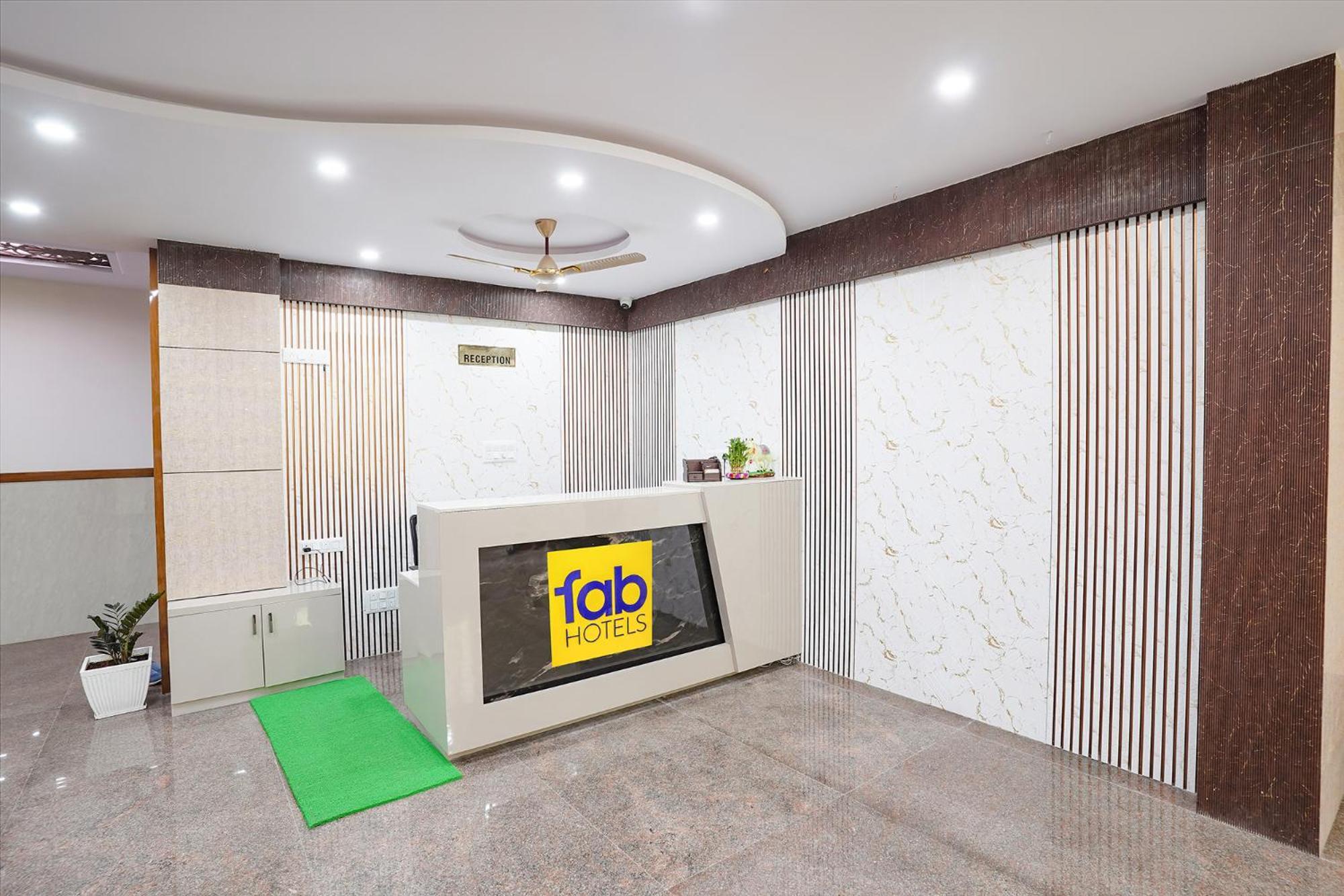 העיר בנגלור Fabhotel Platinum Palace - Nr Magadi Main Road מראה חיצוני תמונה