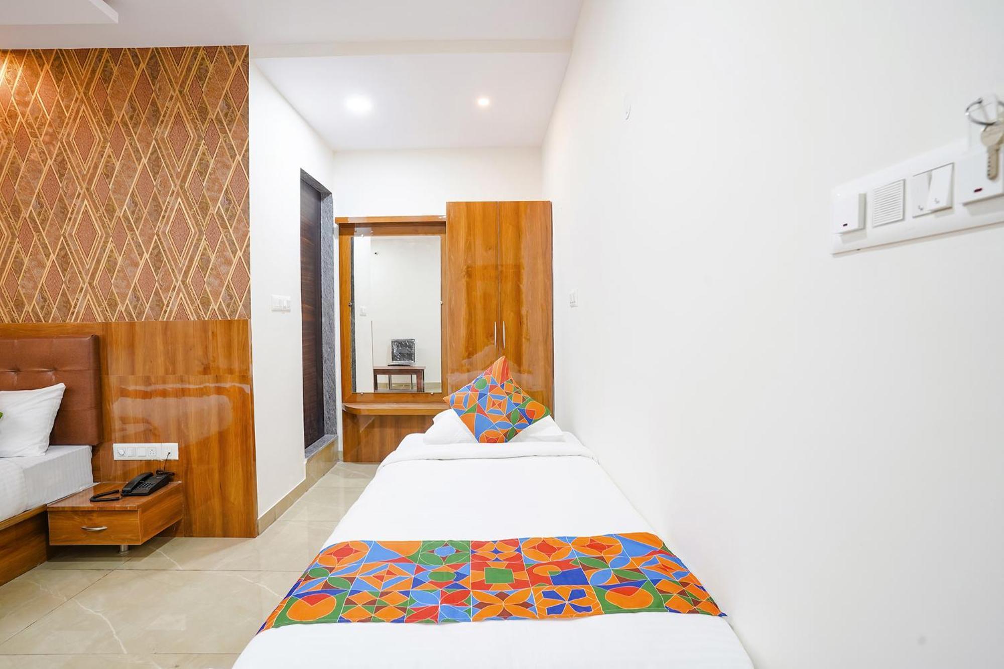 העיר בנגלור Fabhotel Platinum Palace - Nr Magadi Main Road מראה חיצוני תמונה